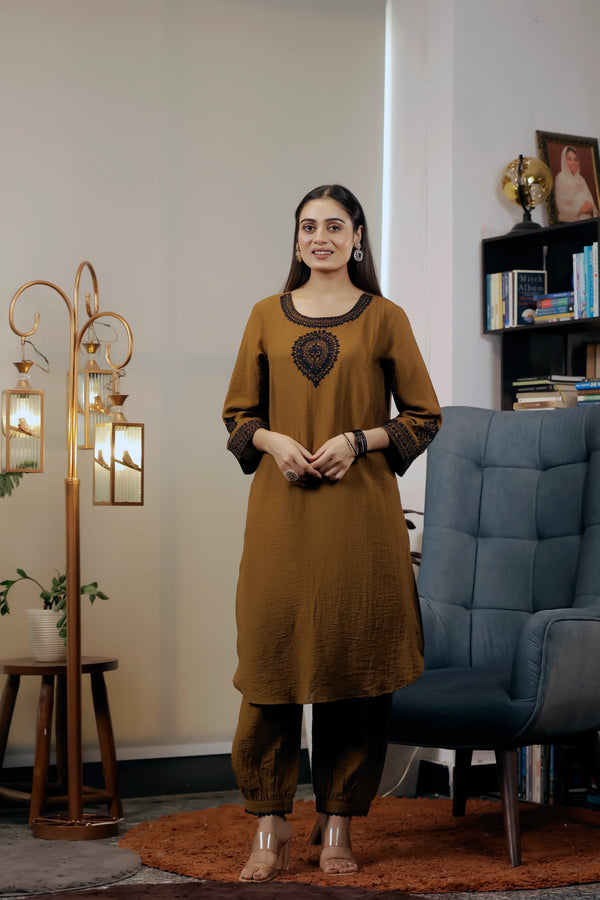 Aari-Embroidered Pintuck Kurta & Harem Pant Set